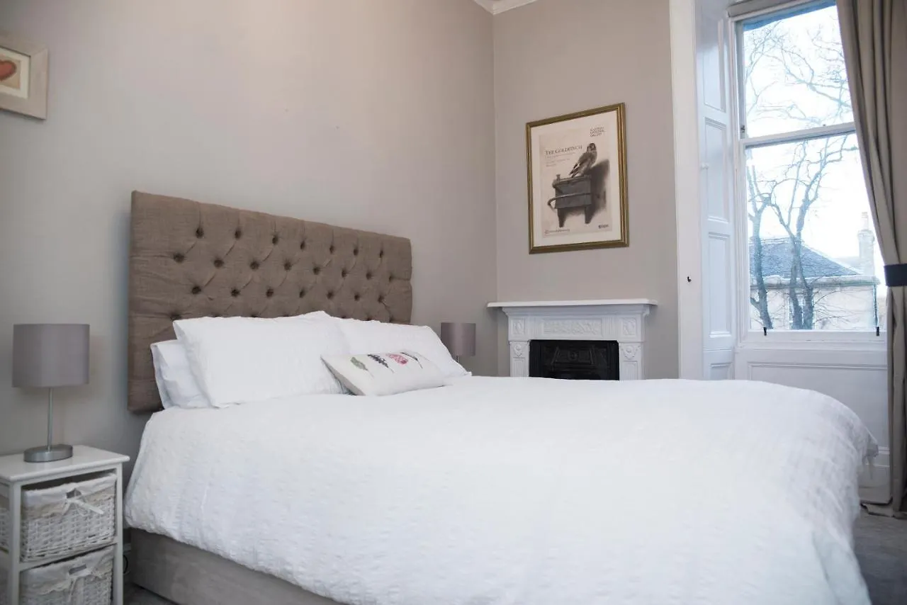Edinburgh, Stockbridge Apartment
